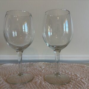 Elegant Clear Wine Glass Set